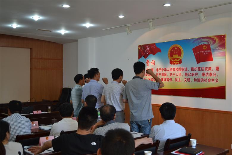 ���˴�ί�����ι��ҹ�����Ա��ʽ����70�����Ĵ�